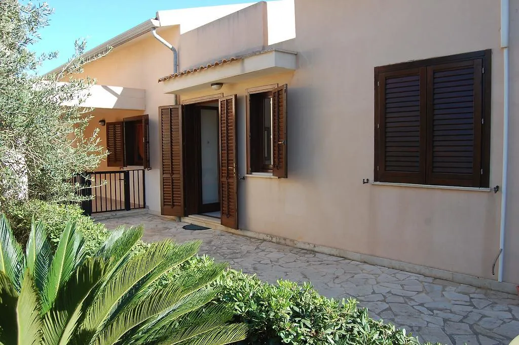 Villa Hibiscus Rosso Donnalucata  0*, Donnalucata (Sicily)